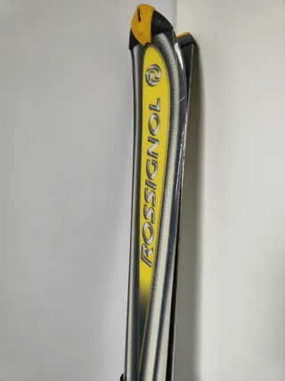 Esquís Salomon + 3 palos de regalo.