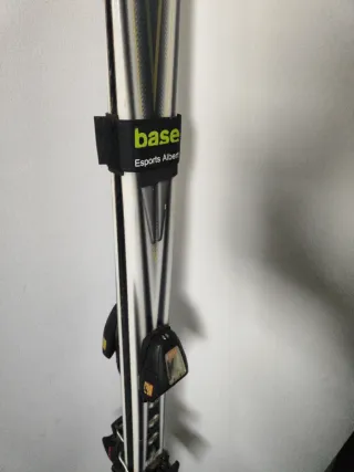 Esquís Salomon + 3 palos de regalo.