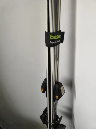 Esquís Salomon + 3 palos de regalo.