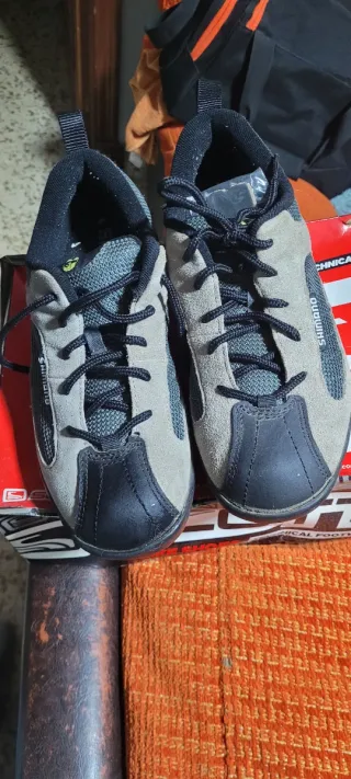 Zapatillas Shimano Beige y Negras