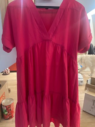 Vestido rosa corto con volantes