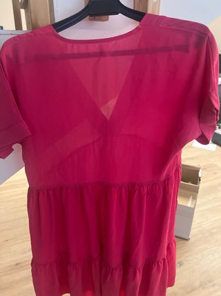 Vestido rosa corto con volantes