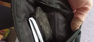 Bolso bandolera de piel negro caballero. Jaguar