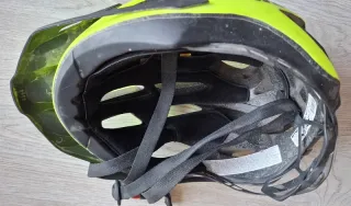 Casco da bici giallo fluo