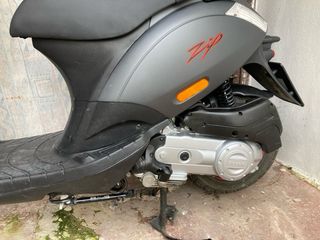Piaggio Zip Negra