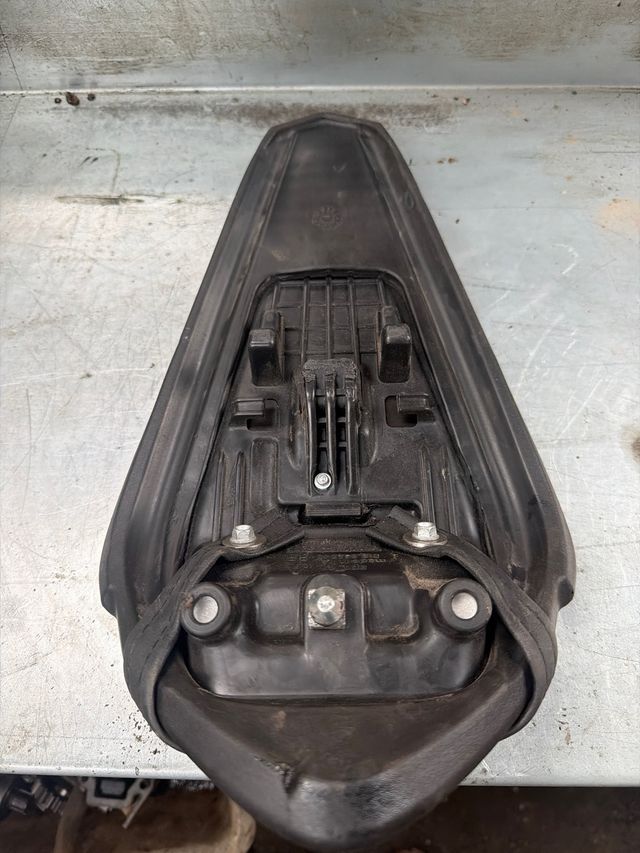 Asiento trasero Aprilia RS 125 2022