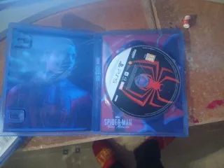 Juegos PS5 FC 25 y Spider-Man Miles Morales