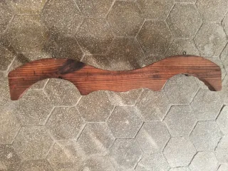 Percha madera yugo antigua Medidas: 90x15x14 cm.