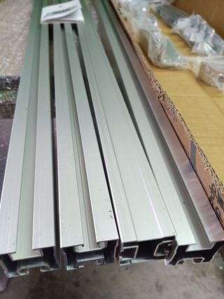 Juego de montaje de teja fotovoltaica Nuasol