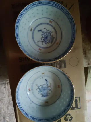 Set di 5 cucchiai e 3 ciotole in porcellana