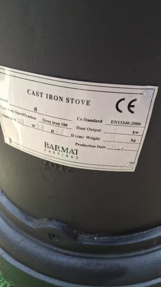 Estufa de leña hierro fundido COMPLETAMENTE NUEVA