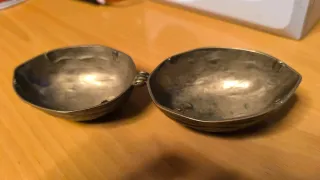 Nuez de bronce decorativa