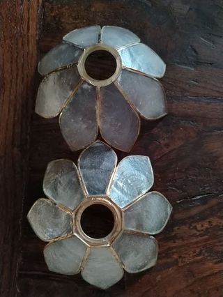 Coppia paralumi madreperla e ottone ,fiore