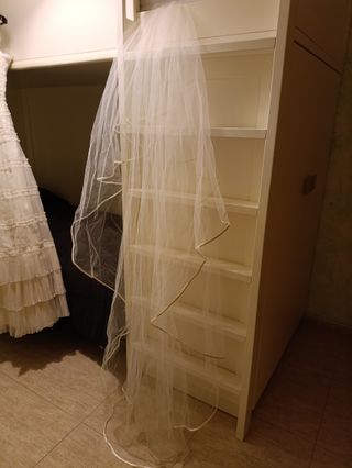 Precioso vestido de novia corte romántico.