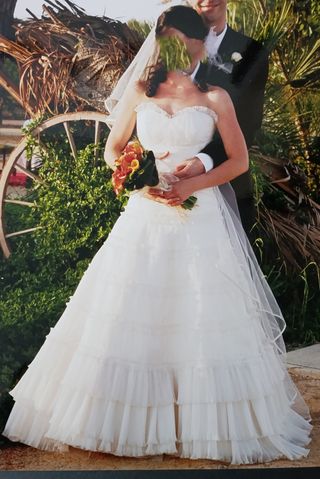 Precioso vestido de novia corte romántico.
