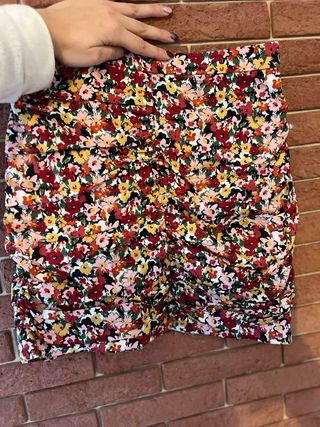 Falda corta floral
