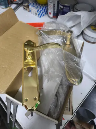 Manetas de puerta doradas estilo clásico