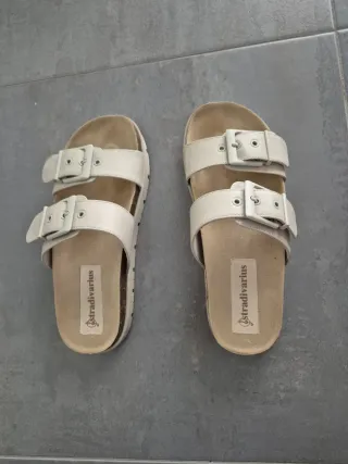 Sandalias Stradivarius beige. Talla 38. Poco uso.