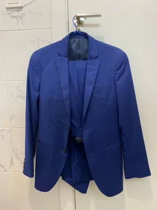 Traje azul hombre