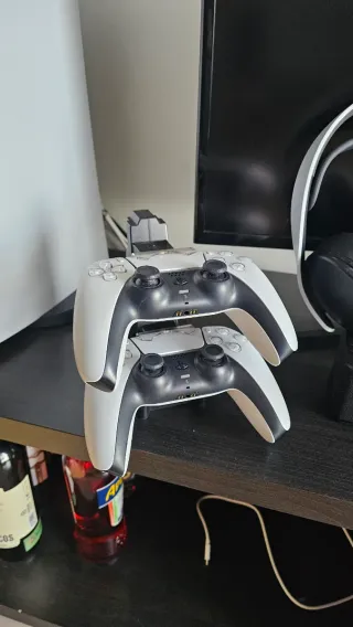 PS5 Edizione Digitale + 2 Controller + Cuffie