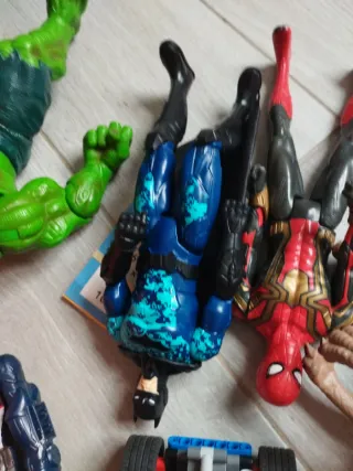 Caja de juguetes variada Playmobil, Lego, Avengers