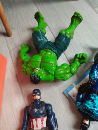 Caja de juguetes variada Playmobil, Lego, Avengers