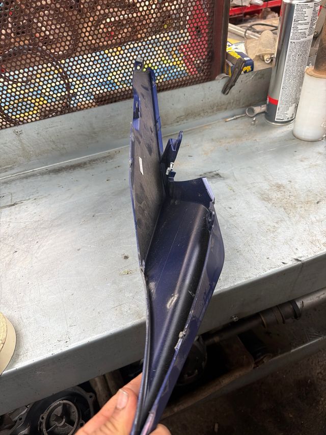 Tapa colín derecha Aprilia RS 125 2022