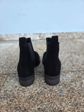 Botas Chelsea camurça preta