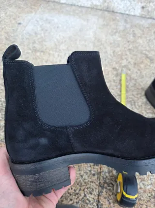 Botas Chelsea camurça preta