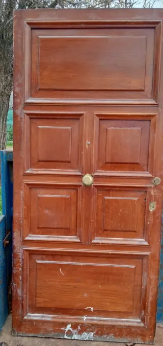 Puerta de calle madera Nogal