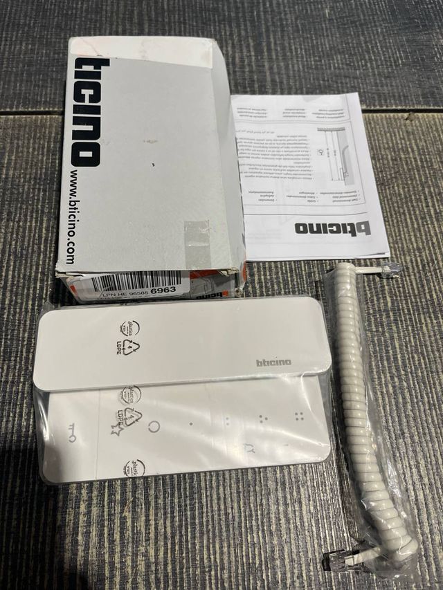 Intercomunicador Bticino Classe 100 A16M con auric