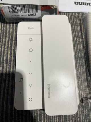 Intercomunicador Bticino Classe 100 A16M con auric