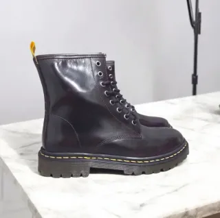 Botas em polido bordeaux