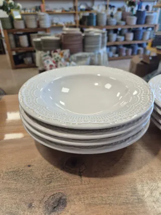 Set di 8 Piatti in Ceramica Bianca