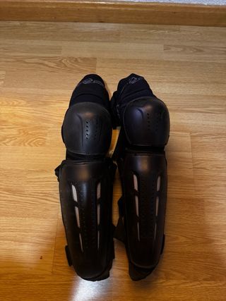 Rodilleras y espinilleras Scoott