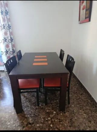 Mesa comedor y 4 sillas
