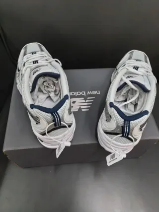 New Balance 530 Talla 41.5 Blanco Plata Marino