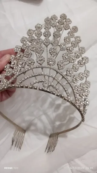 Coronas de novia plateadas, poco uso