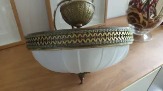 Plafón de cristal y metal dorado