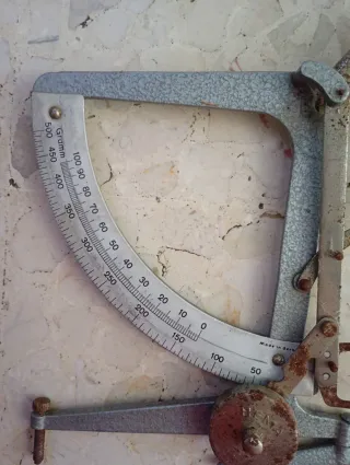 Balanza antigua de precisión