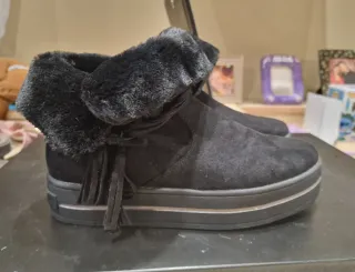 Botines negros con forro de pelo