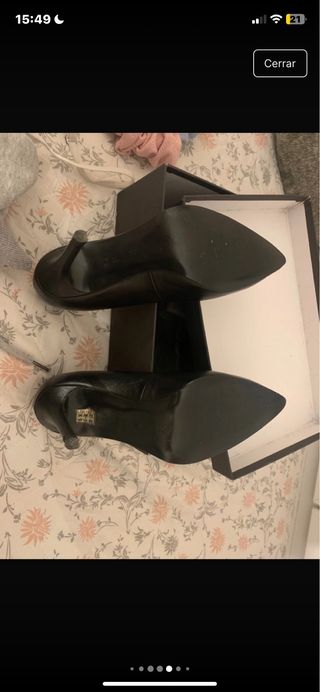 Tacones negros de punta