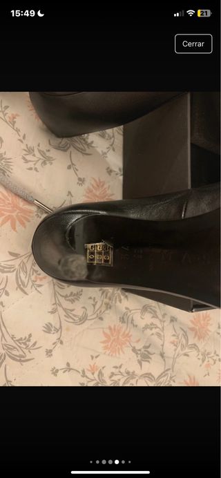 Tacones negros de punta