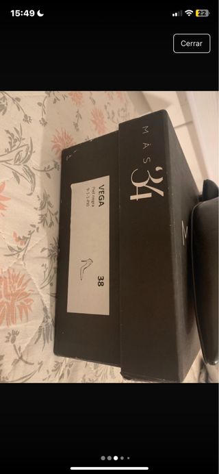 Tacones negros de punta