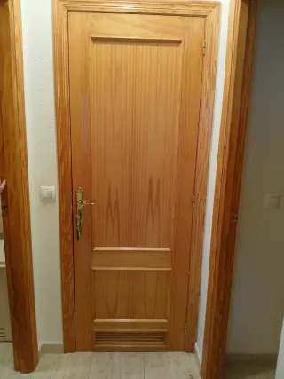 3 Puertas de Pino (1 con Rejilla)