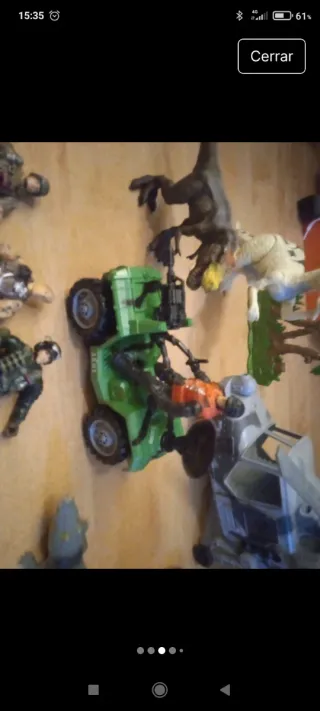 Lote de juguetes: figuras, coche y helicóptero