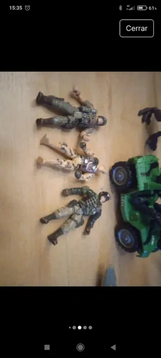 Lote de juguetes: figuras, coche y helicóptero