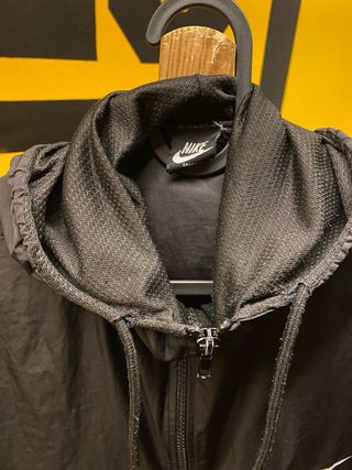Chaqueta Nike Negra con Capucha