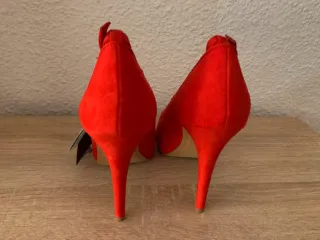 Zapatos de salón Bershka rojos talla 36 a estrenar