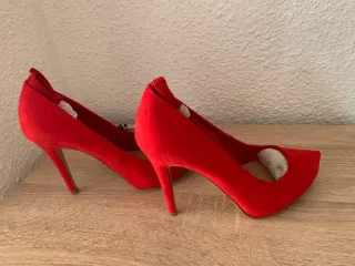 Zapatos de salón Bershka rojos talla 36 a estrenar